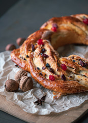 Cinnamon wreath with dried fruits