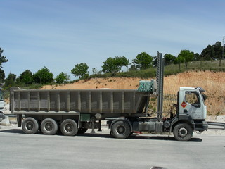Obraz premium Semi Trailer Empty Truck on a Street