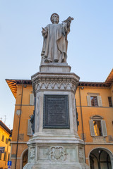 Fototapeta na wymiar Monumento a Francesco Di Marco Datini città di Prato