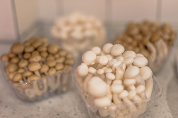 During the family dinner on weekends, wash and cook in the kitchen