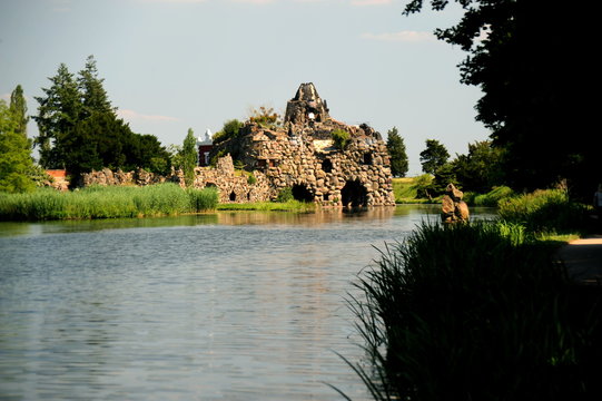 W&ouml;rlitzer Park, Grotte der Egeria