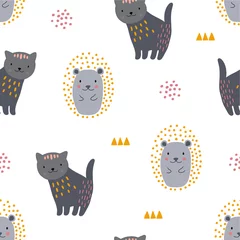 Behang Dierlijk naadloos patroon met kat en verschillende vormen. Abstracte babyillustratie als achtergrond. © OliaGraphics