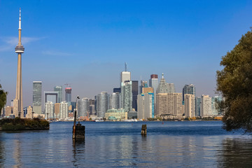 Fototapeta premium A view of the Toronto waterfront seen from the Toronto islands