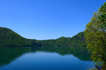 Fototapeta na wymiar 初夏の沼沢湖。金山、福島、日本。5月中旬。