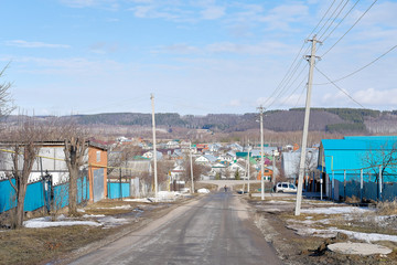 Fototapeta na wymiar road with a beautiful background from a Russian village baltasi tatatrstan