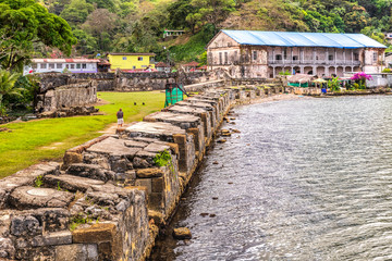 Fototapeta na wymiar Real Aduana customs house and defense walls of Fort Jeronimo in Portobelo village, Panama