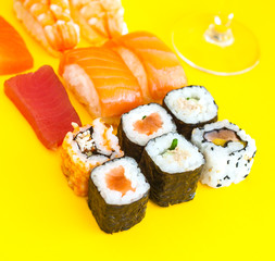 Varias porciones de Sushi