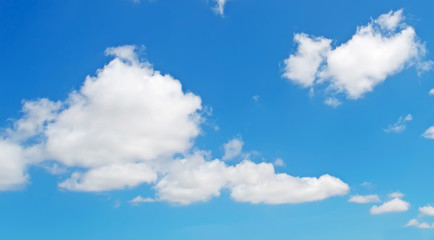 Obraz na płótnie Canvas Soft clouds and blue sky in the springtime