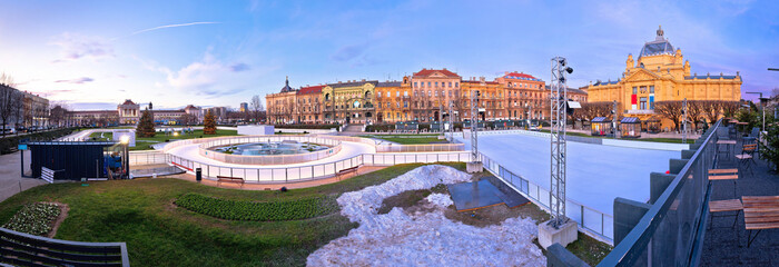 Obraz premium Tomislav square in Zagreb ice skate park advent evening panoramic view