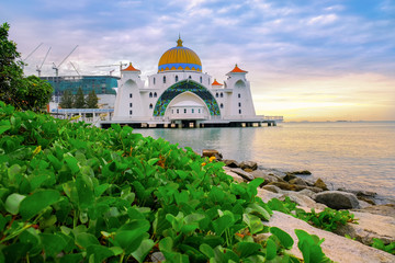 Malacca Straits Mosque ( Masjid Selat Melaka), It is a mosque located on the man-made Malacca Island near Malacca Town, Malaysia - obrazy, fototapety, plakaty