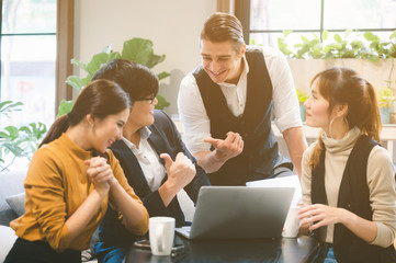 Obraz premium Successful business group of people at work in co-working space office