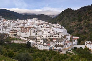 Fototapeta na wymiar views of the town of Tolox in the Sierra de las Nieves of Malaga, Spain