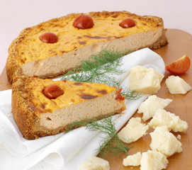 Torta salata con formaggio e pomodorini