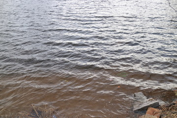 small waves near the lake