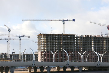 Construction of a residential urban quarter by the expressway