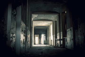 Opuszczony budynek korytarz