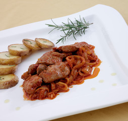 Fegato con cipolla e pomodoro