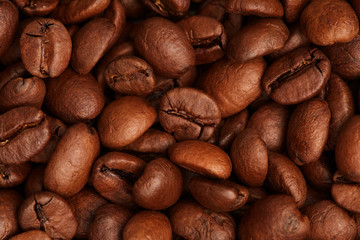 Photo of coffee beans, solid background, roasted coffee beans, texture of roasted coffee beans, high quality, close-up