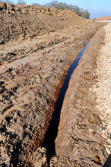 Fuite hydrocarbures pipeline. Pollution des sols