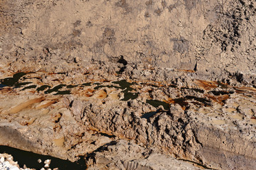 Fuite hydrocarbures pipeline. Pollution des sols