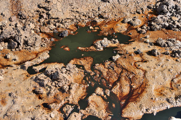 Fuite hydrocarbures pipeline. Pollution des sols