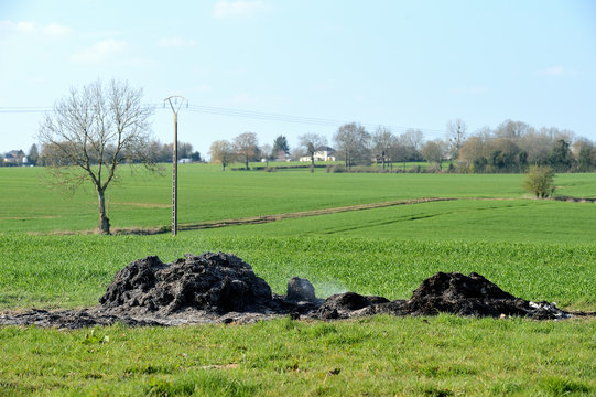 Baches plastiques agricoles, brulage sauvage