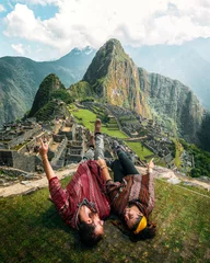 Photo sur Plexiglas Machu Picchu  Watch this! Happy young tourist couple are on vacation, with ponchos in Machu Picchu