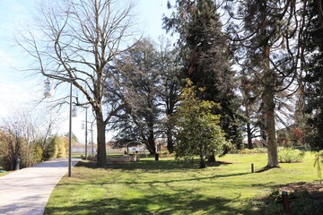Fototapeta premium Le parc Colandière, espace vert à Genas - ville de Genas - Département du Rhône - France