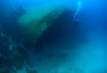 underwater shipwreck caribbean sea