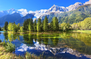 Naklejka na ściany i meble Swiss mountains and lake scenery
