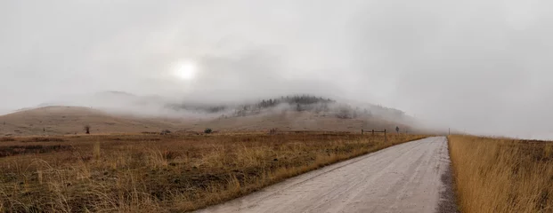 Türaufkleber Grau Foggy National Bison Range Wildlife Refuge Landschaft im Winter, Montana