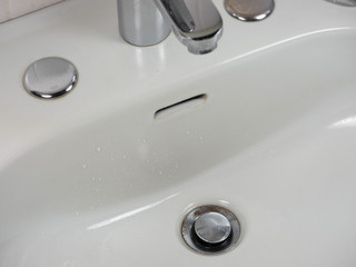 tap faucet in basin