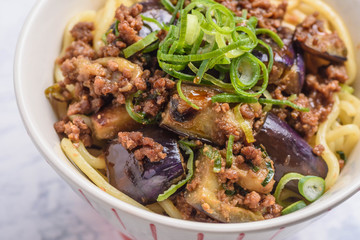 茄子の肉味噌ヌードル