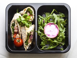 Zdrowa dieta pudełkowa lunchbox dostwa sniadanie obiad lunch box, na dowóz, na wynos, pełnowartościowy, zbilansowany fit posiłek na cały dzień 