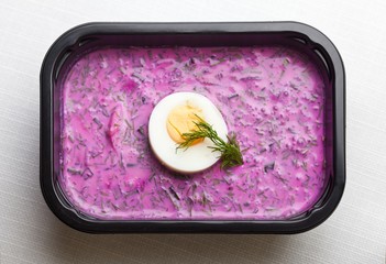 ZZdrowa dieta pudełkowa zupa z jajkiem z buraków barszc czerwony lunchbox obiad lunch box, na dowóz, na wynos, pełnowartościowy, zbilansowany fit posiłek na cały dzień 