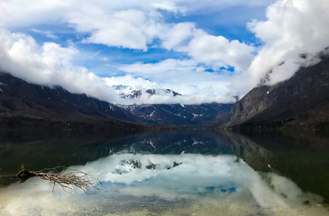 Fototapeta na wymiar mirror lake in mountains