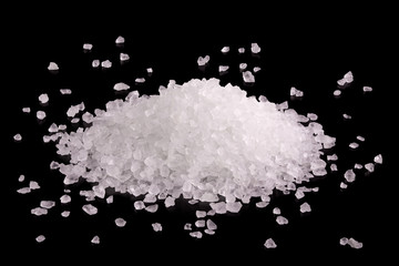 Obraz na płótnie Canvas Salt close up. Coarse salt on a black background. Heap of salt close-up. Crystals of white sea salt.