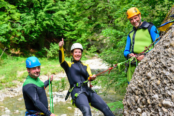 Daumen hoch für ein spassiges Canyoning-Abenteuer © ARochau