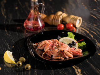 boiled shrimps, large shrimps, king prawns, black plate shrimps, lemon shrimps, restaurant serving, bar serving, shrimp appetizer
