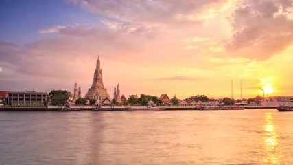 Foto op Canvas Wat Arun Ratchawararam Ratchawaramahawihan at sunset in bangkok Thailand. Landmark of Thailand © surakit