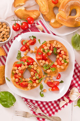 Friselle with tomatoes and chickpeas.