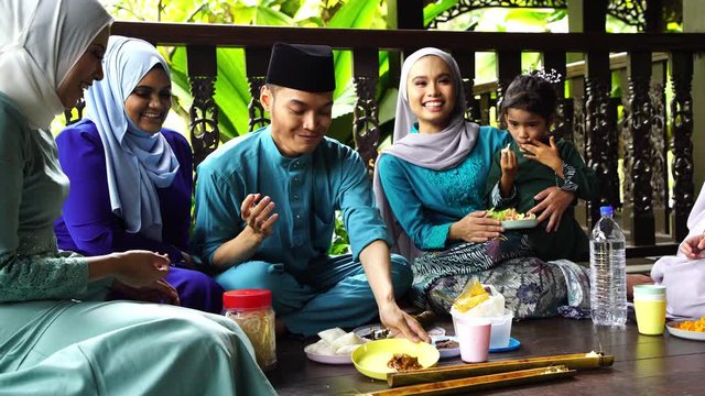 breaking the fast together