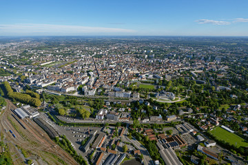 Fototapeta na wymiar Aerial view of the old city of Pau and the Boulevard des Pyrénées from the south