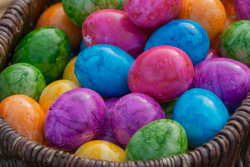 Fototapeta na wymiar Many colorful Easter eggs in a basket