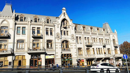 Fototapeta premium TBILISI, GEORGIA DECEMBER 14, 2019: Old Tbilisi architecture in Tbilisi, Georgia