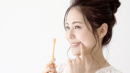 女性　歯磨き