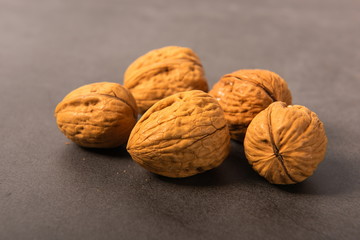 Place walnuts marinated in salt and pepper on the floor