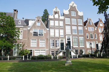 Fototapeta na wymiar Begijnhof houses and garden, Amsterdam, Netherlands