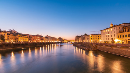 Fototapeta na wymiar Ponte Vecchio by sunset in Firenze