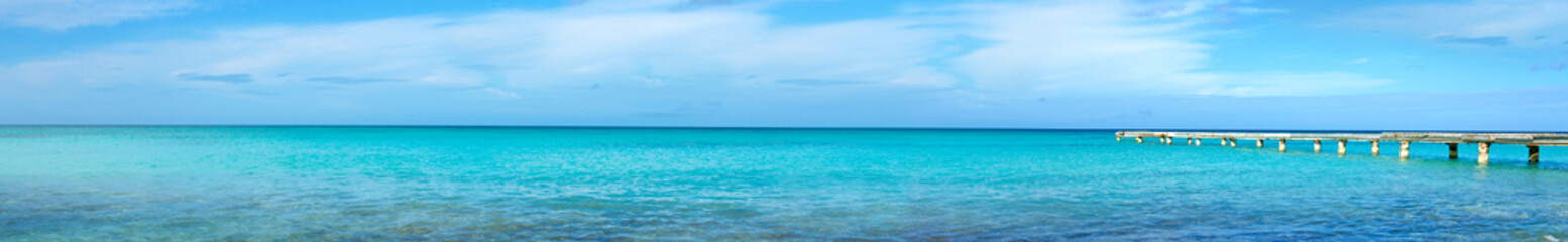 Fototapeta na wymiar Beautiful caribbean sea and blue sky .Travel background.